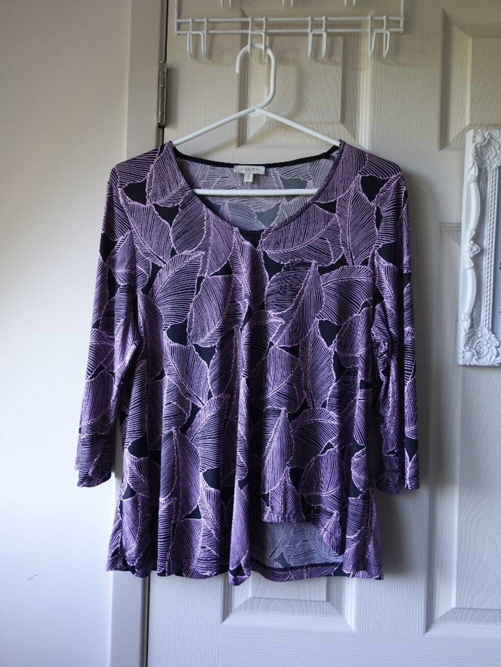 Women's Purple Leaf-Print V-Neck Top